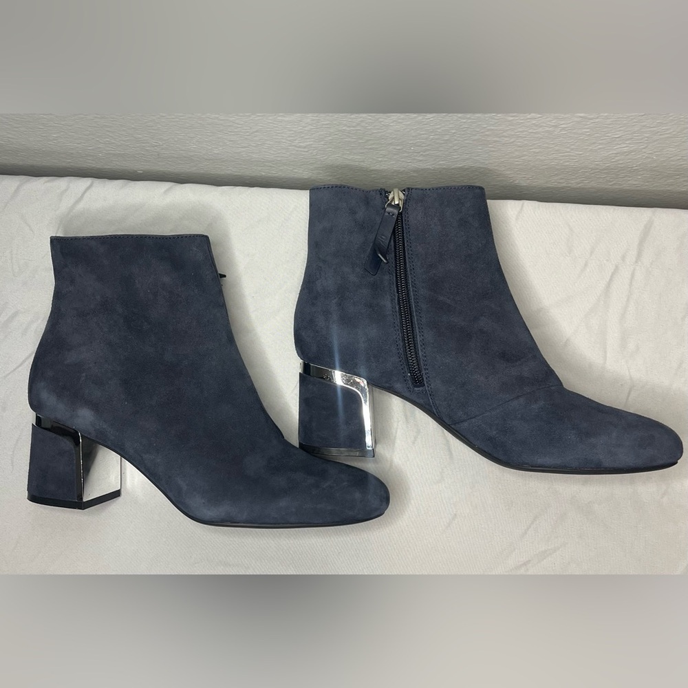 DKNY Navy Blue Suede Leather Ankle Boots Silver Block Heel Women’s 7.5M - Picture 8 of 9